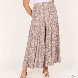 Petal and Pup Axel Pants in size Small